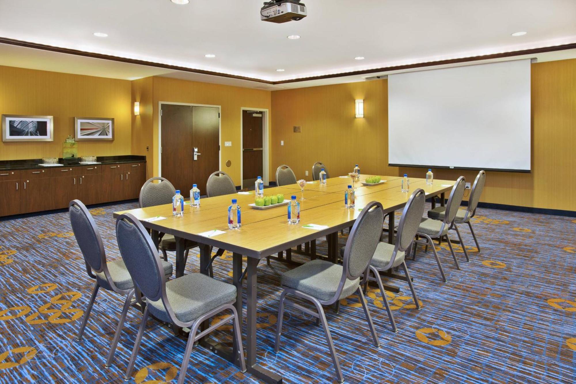 Courtyard By Marriott Madison West / Middleton Hotel Exterior photo