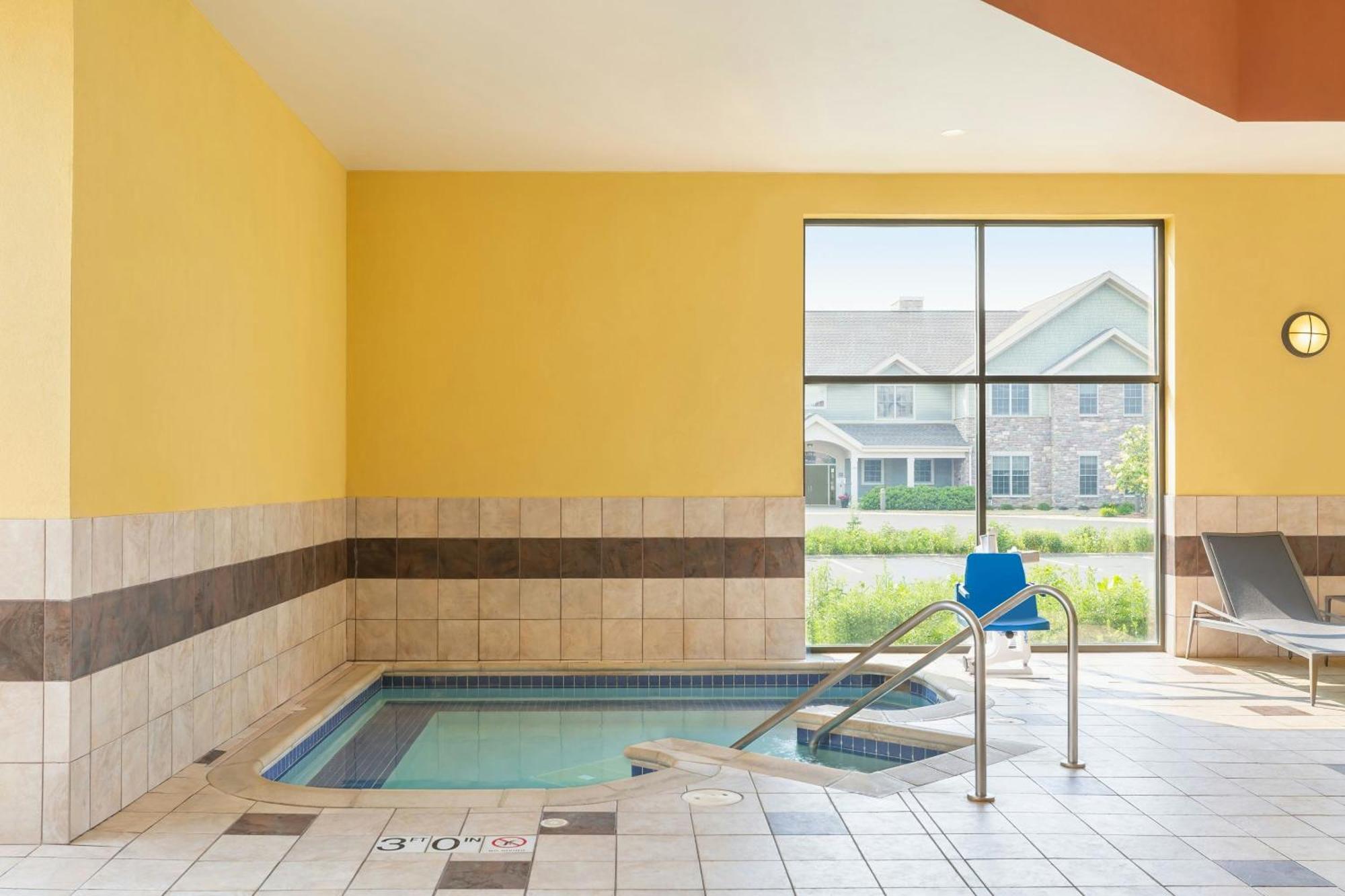 Courtyard By Marriott Madison West / Middleton Hotel Exterior photo