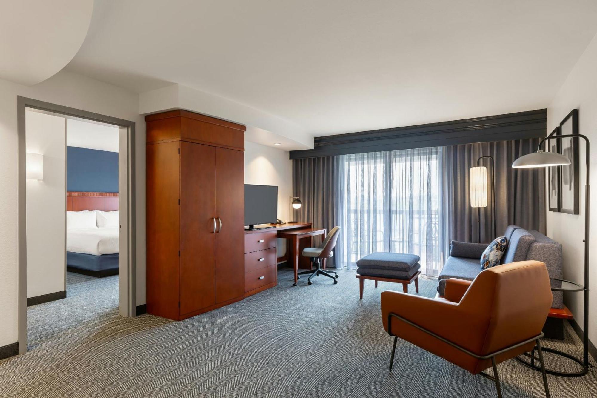Courtyard By Marriott Madison West / Middleton Hotel Exterior photo