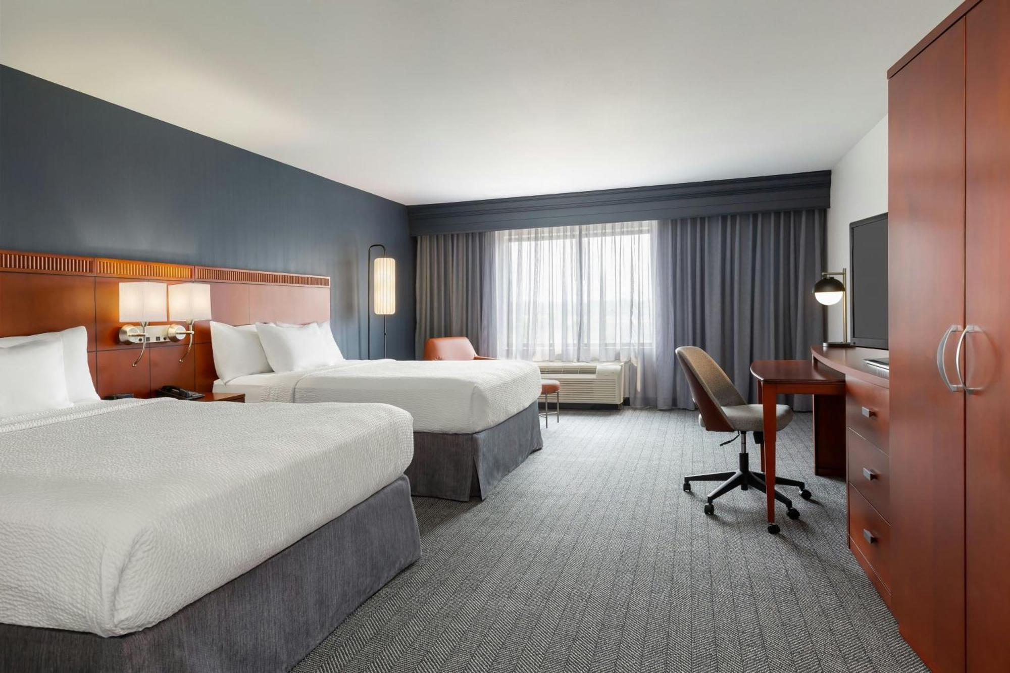 Courtyard By Marriott Madison West / Middleton Hotel Exterior photo