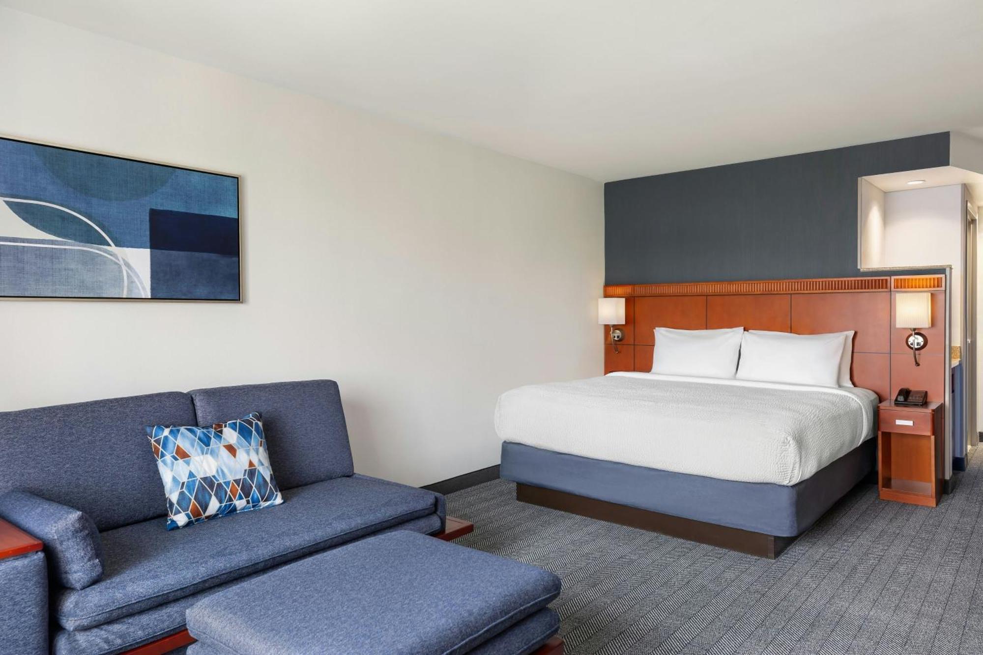 Courtyard By Marriott Madison West / Middleton Hotel Exterior photo