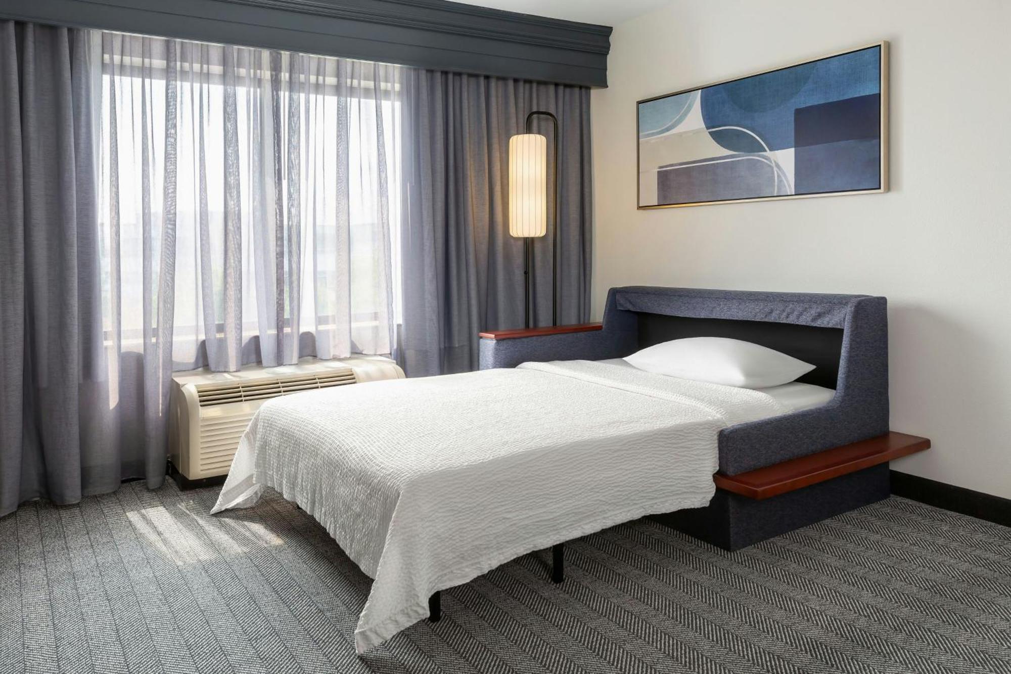 Courtyard By Marriott Madison West / Middleton Hotel Exterior photo