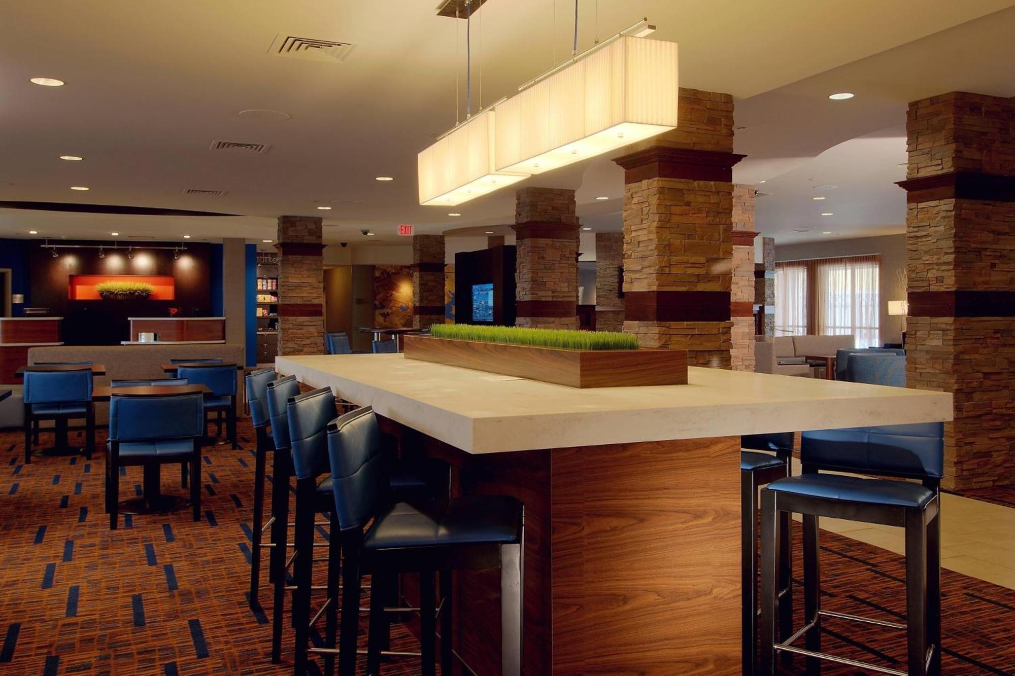 Courtyard By Marriott Madison West / Middleton Hotel Exterior photo