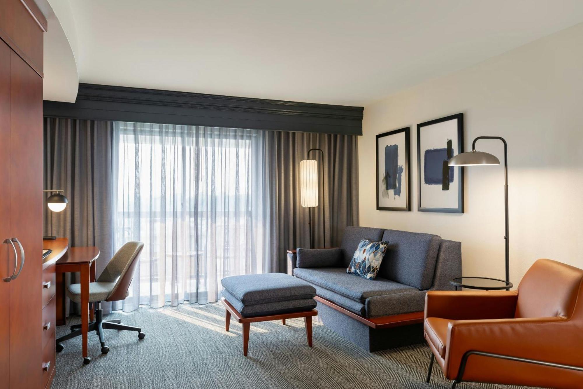 Courtyard By Marriott Madison West / Middleton Hotel Exterior photo